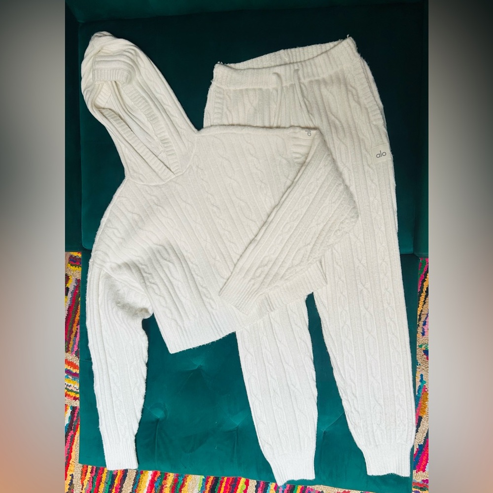Alo Cable Knit Winter Bliss Hoodie and Pant Set in Ivory, size SMALL